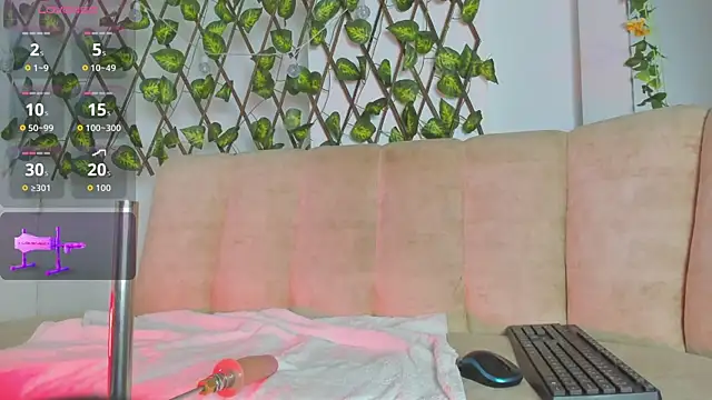 Snapshot of NickyMontero chatting on October 10, 6:31 pm NickyMontero online show from October 10, 6:31 pm