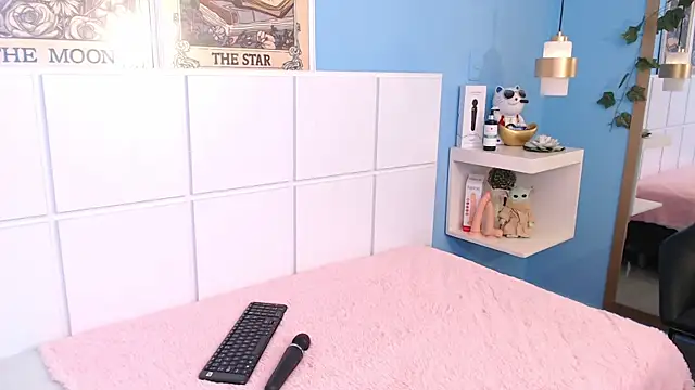 PenelopeBond online show from October 30, 2:04 pm