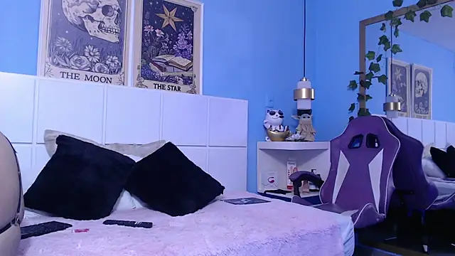 PenelopeBond online show from December 3, 8:36 am