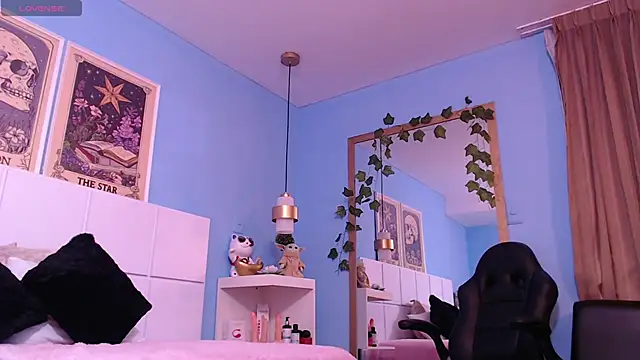 PenelopeBond online show from November 17, 12:36 am