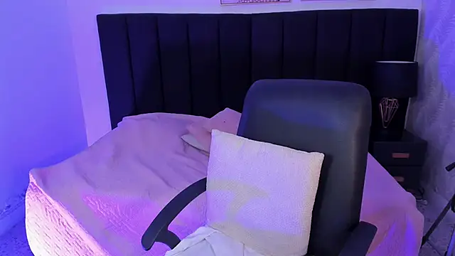 camiladuke7 online show from October 21, 7:46 pm