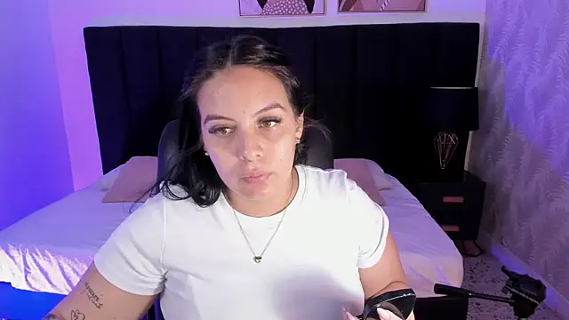 Snapshot of camiladuke7 chatting on January 7, 7:41 pm camiladuke7 online show from January 7, 7:41 pm