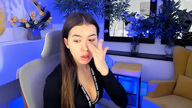 Snapshot of IndigoFae chatting on November 9, 4:27 am IndigoFae online show from November 9, 4:27 am