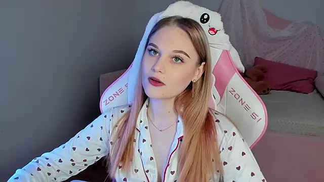 AriaWell online show from December 2, 5:25 pm