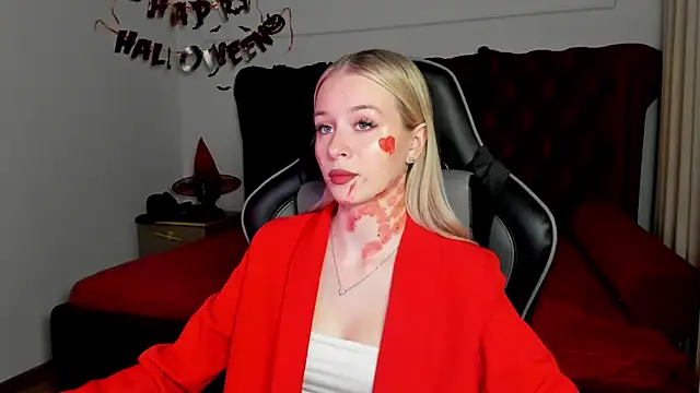 MiaGraces online show from October 31, 6:15 pm