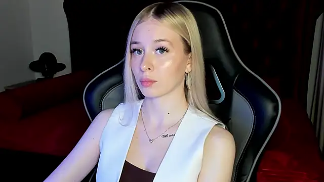 MiaGraces online show from December 1, 5:25 pm