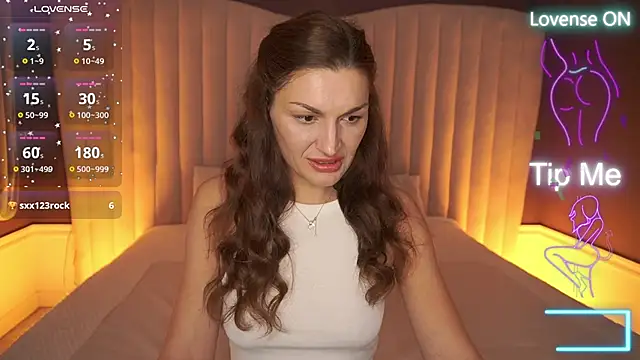 Snapshot of EllaGoldenn chatting on October 21, 8:52 pm EllaGoldenn online show from October 21, 8:52 pm