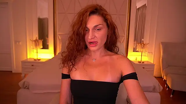 Snapshot of EllaGoldenn chatting on July 10, 8:53 pm EllaGoldenn online show from July 10, 8:53 pm