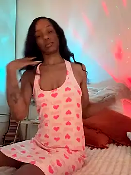 Snapshot of LoveDreaux chatting on December 15, 1:55 am LoveDreaux online show from December 15, 1:55 am