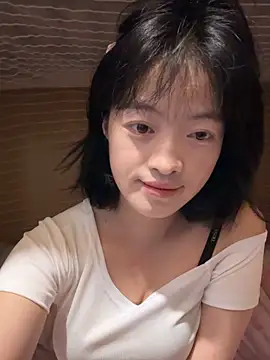Snapshot of Tramy_xx chatting on October 2, 8:50 am Tramy xx online show from October 2, 8:50 am