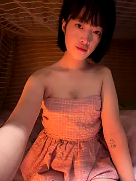 Snapshot of Tramy_xx chatting on October 12, 2:07 pm Tramy xx online show from October 12, 2:07 pm