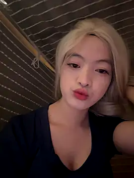 Snapshot of Tramy_xx chatting on October 15, 3:38 am Tramy xx online show from October 15, 3:38 am