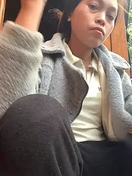 Halyy xx online show from November 1, 1:45 am