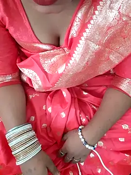 Snapshot of Kiara-Model chatting on October 19, 9:34 am Kiara-Model online show from October 19, 9:34 am