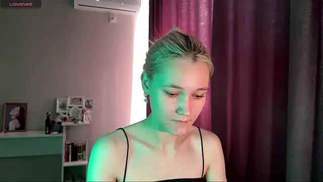 TwinedPeril online show from November 21, 7:07 am