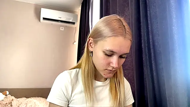 TwinedPeril online show from October 11, 7:09 am