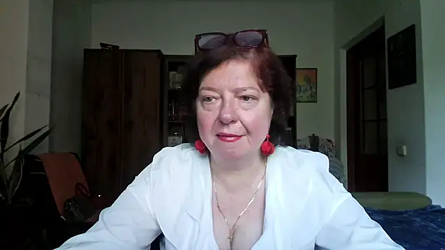 Snapshot of Violet_Pulse chatting on June 5, 10:32 am Violet Pulse online show from June 5, 10:32 am