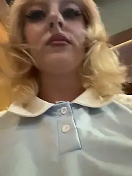 Snapshot of RonnieKiss chatting on July 23, 9:17 am RonnieKiss online show from July 23, 9:17 am