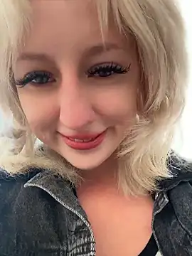 RonnieKiss online show from April 10, 6:31 am