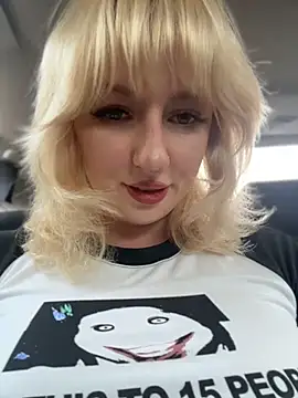Snapshot of RonnieKiss chatting on June 20, 9:03 am RonnieKiss online show from June 20, 9:03 am