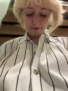 RonnieKiss online show from May 24, 8:36 am