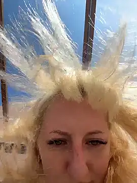 RonnieKiss online show from February 5, 7:37 am