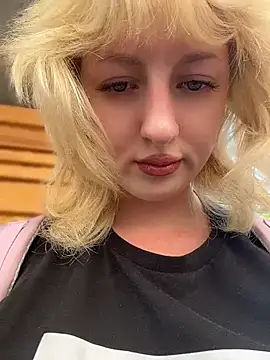 RonnieKiss online show from June 7, 8:19 am
