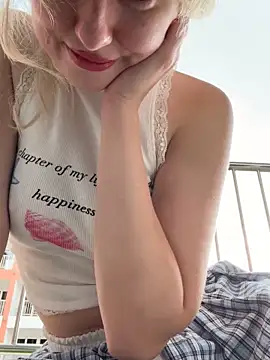 RonnieKiss online show from December 5, 6:01 am