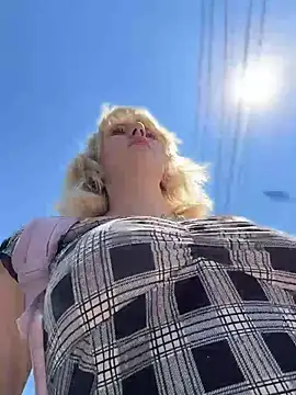 RonnieKiss online show from June 4, 5:23 am