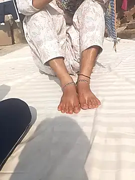 Cute-Charvii online show from December 18, 7:24 am