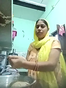 Cute-Charvii online show from April 8, 1:07 am