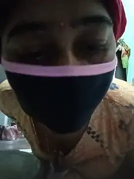 Snapshot of Cute-Charvii chatting on May 15, 12:30 am Cute-Charvii online show from May 15, 12:30 am