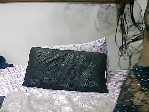 Snapshot of BootyQueenxx12 chatting on September 23, 10:22 am BootyQueenxx12 online show from September 23, 10:22 am