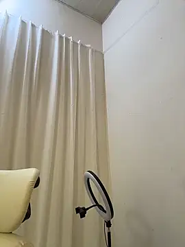 Snapshot of AZ37866 chatting on April 27, 3:59 am AZ37866 online show from April 27, 3:59 am