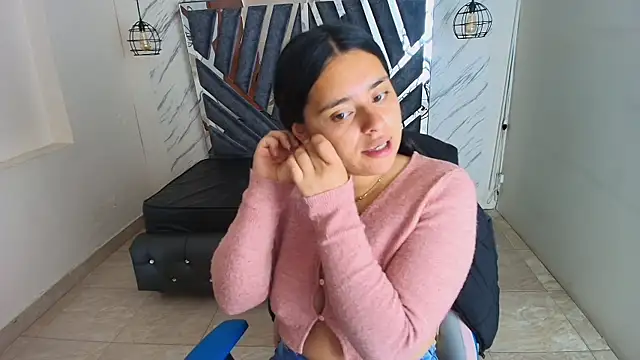 Snapshot of lorem_adams chatting on December 4, 11:31 am lorem adams online show from December 4, 11:31 am