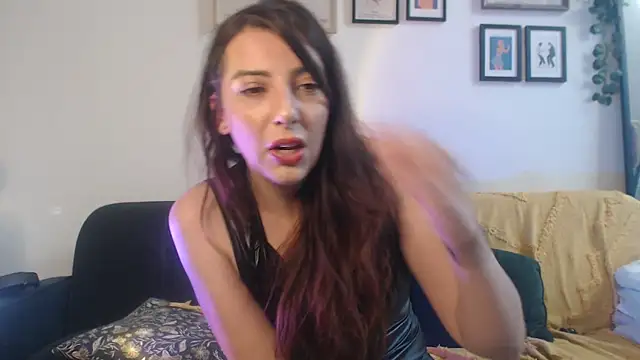 Snapshot of LolaHoop chatting on September 19, 4:11 pm LolaHoop online show from September 19, 4:11 pm