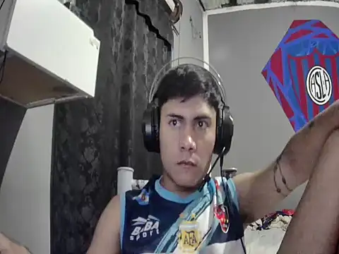 Snapshot of Miguel19971 chatting on October 15, 6:44 am Miguel19971 online show from October 15, 6:44 am