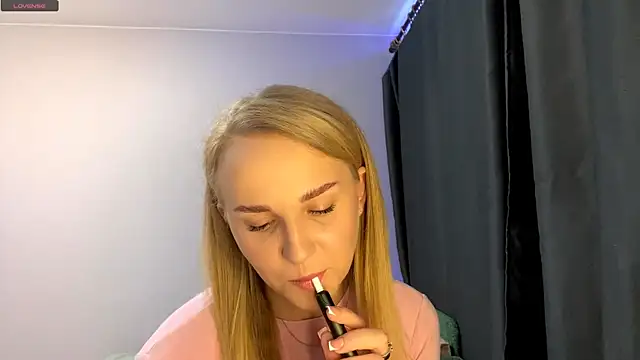 TanekaBoitel online show from October 3, 10:06 am