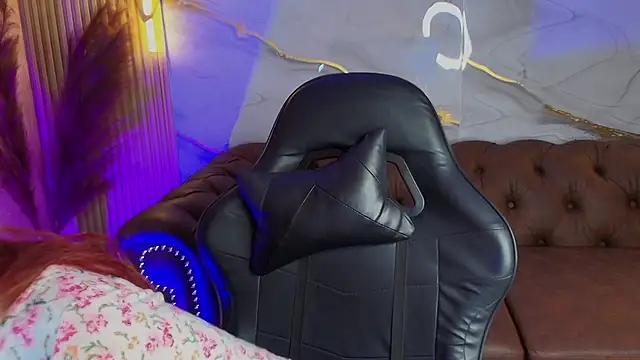 mia tf online show from November 5, 1:58 pm