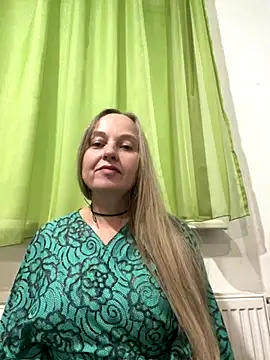 Snapshot of B_i_r_d_i_e chatting on October 1, 6:45 pm B i r d i e online show from October 1, 6:45 pm