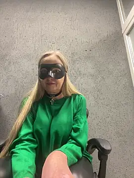 Snapshot of B_i_r_d_i_e chatting on September 30, 12:11 pm B i r d i e online show from September 30, 12:11 pm