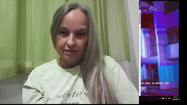 Snapshot of B_i_r_d_i_e chatting on September 21, 8:14 pm B i r d i e online show from September 21, 8:14 pm