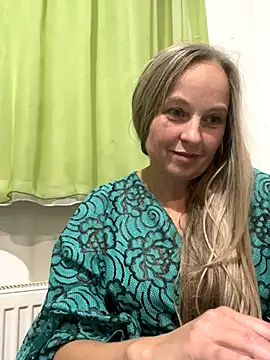 Snapshot of B_i_r_d_i_e chatting on September 26, 11:11 pm B i r d i e online show from September 26, 11:11 pm