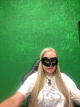 Snapshot of B_i_r_d_i_e chatting on September 26, 11:06 am B i r d i e online show from September 26, 11:06 am