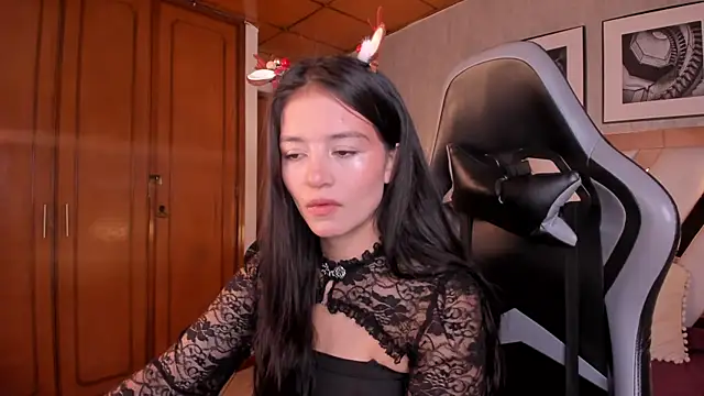 Snapshot of HaathorX chatting on December 3, 2:49 pm HaathorX online show from December 3, 2:49 pm