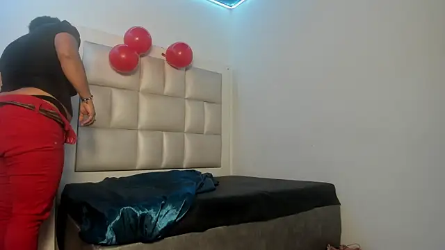 Snapshot of peyton__wat chatting on June 24, 11:53 am peyton wat online show from June 24, 11:53 am