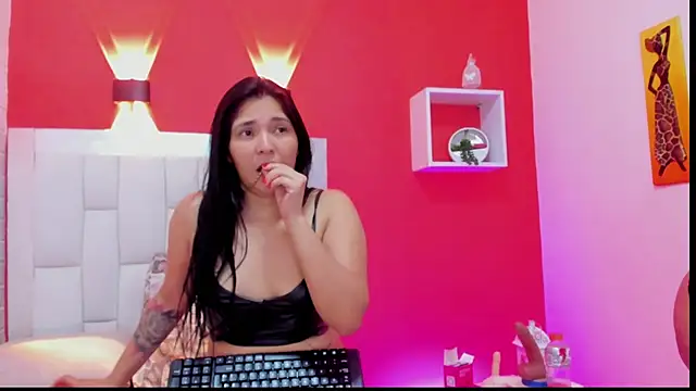 Snapshot of TwoForyouX chatting on October 26, 11:43 am TwoForyouX online show from October 26, 11:43 am