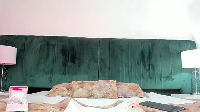 VanessaParis   online show from September 23, 12:28 am