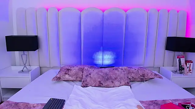 VanessaParis   online show from December 21, 9:59 pm