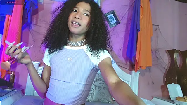 Snapshot of _IsabellaRousse chatting on October 19, 8:11 pm IsabellaRousse online show from October 19, 8:11 pm